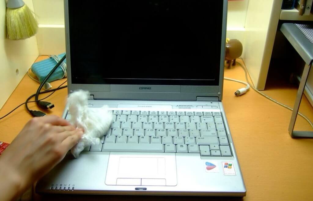 Чистка клавиатуры ноутбука